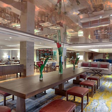 ホテル ヒルトン コタ キナバル コタキナバル エクステリア 写真 The lobby of the hotel