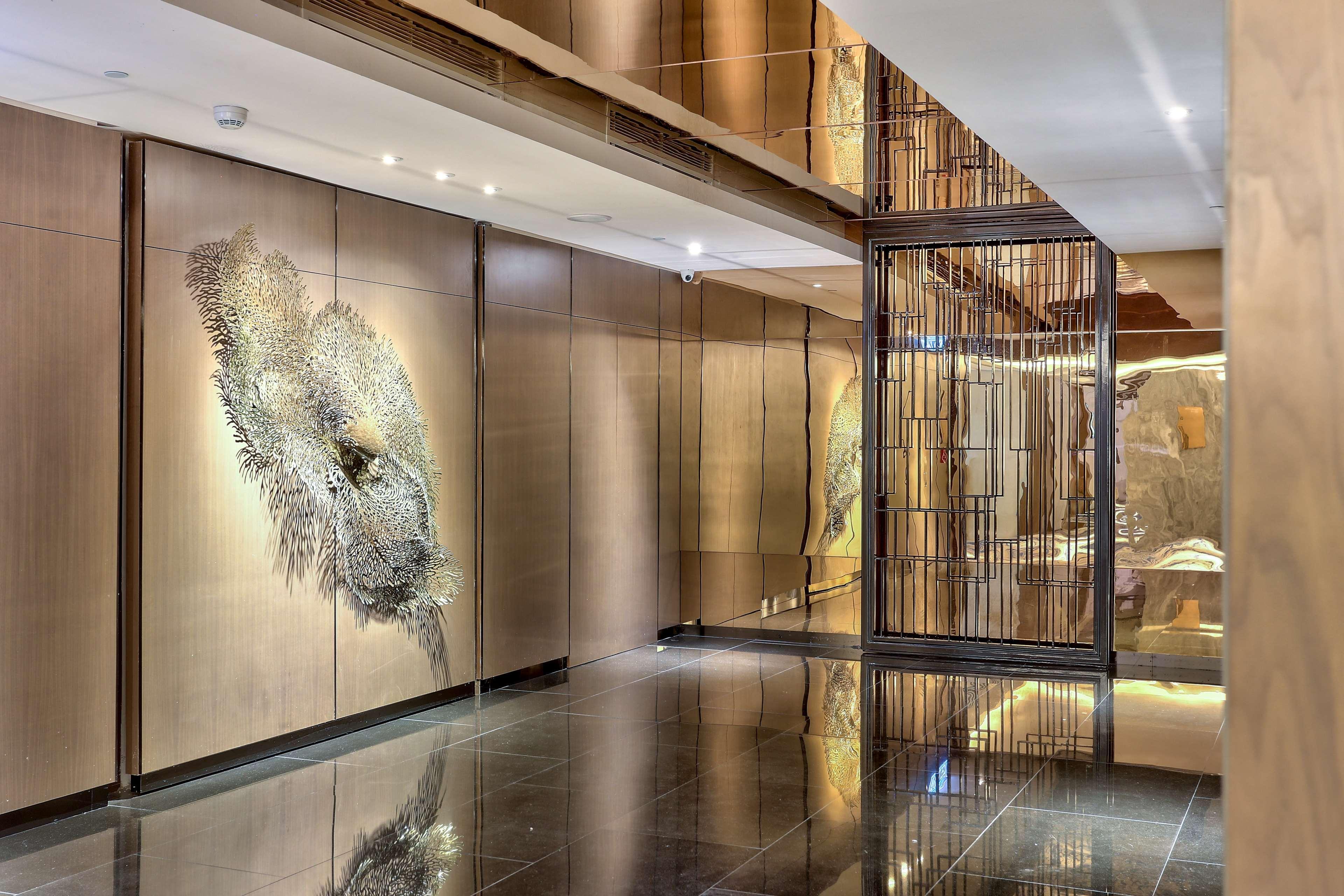 ホテル ヒルトン コタ キナバル コタキナバル エクステリア 写真 The lobby of the Ritz-Carlton, DIFC