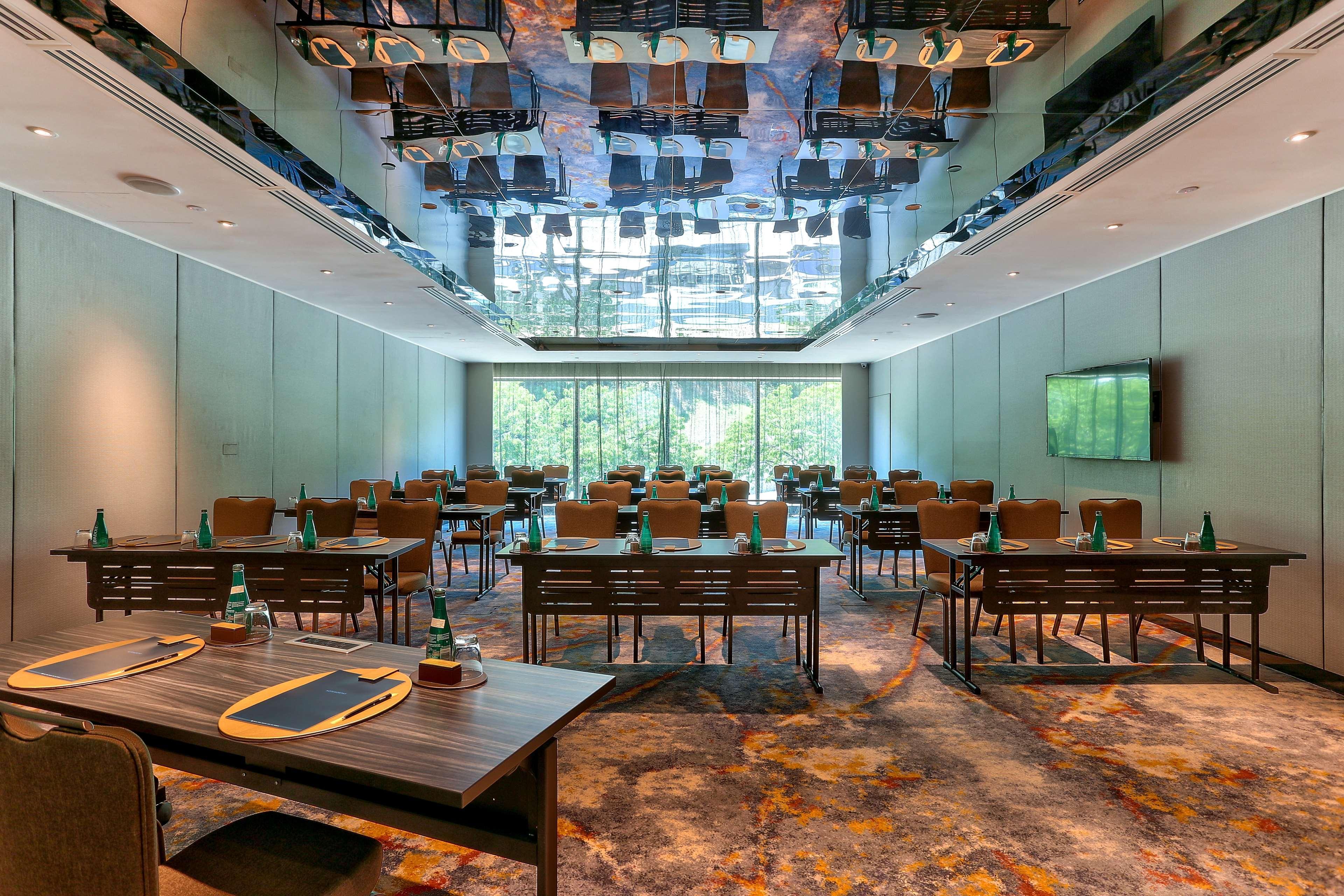 ホテル ヒルトン コタ キナバル コタキナバル エクステリア 写真 Meeting room at the hotel