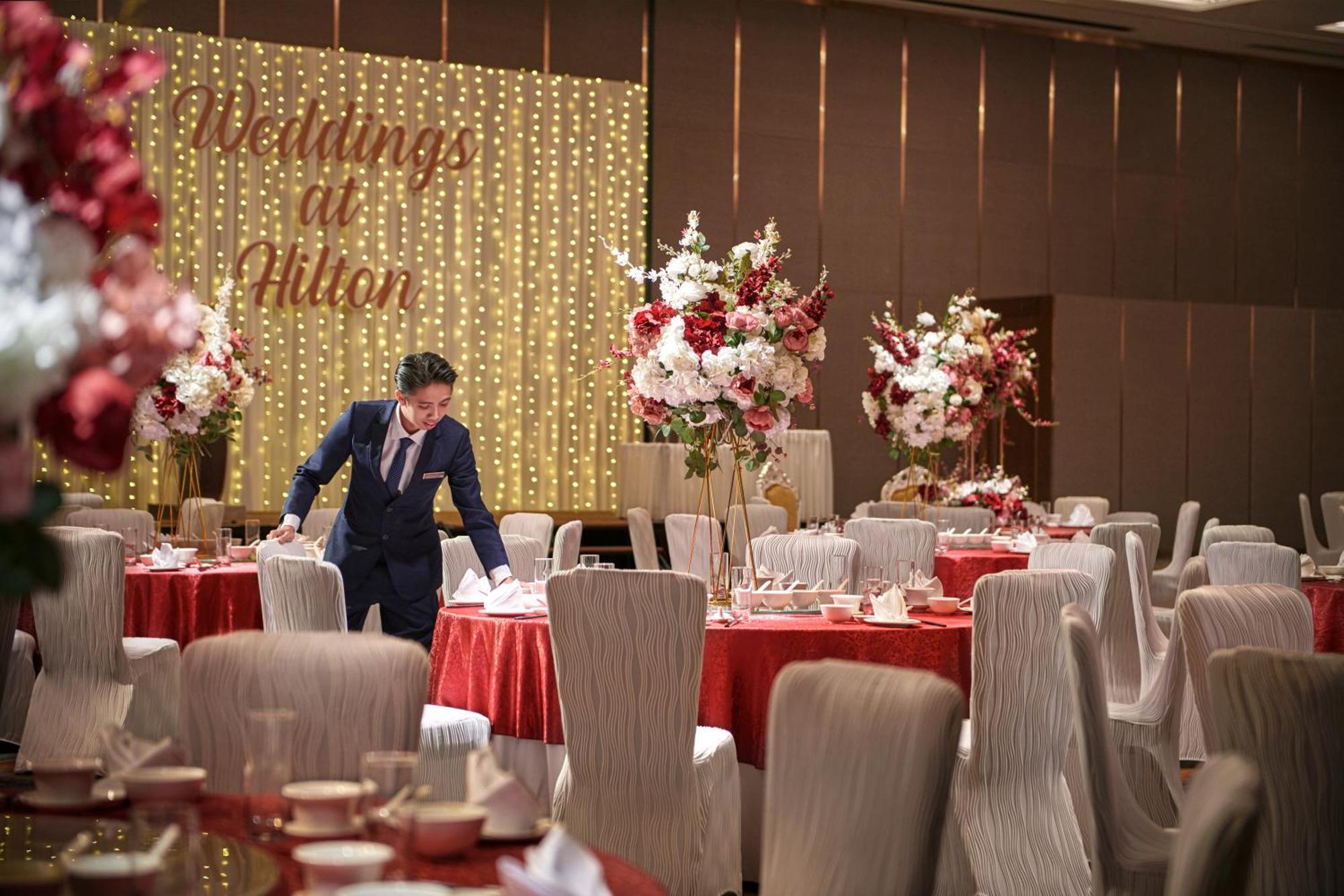 ホテル ヒルトン コタ キナバル コタキナバル エクステリア 写真 A wedding reception at the Royal Thai Suite