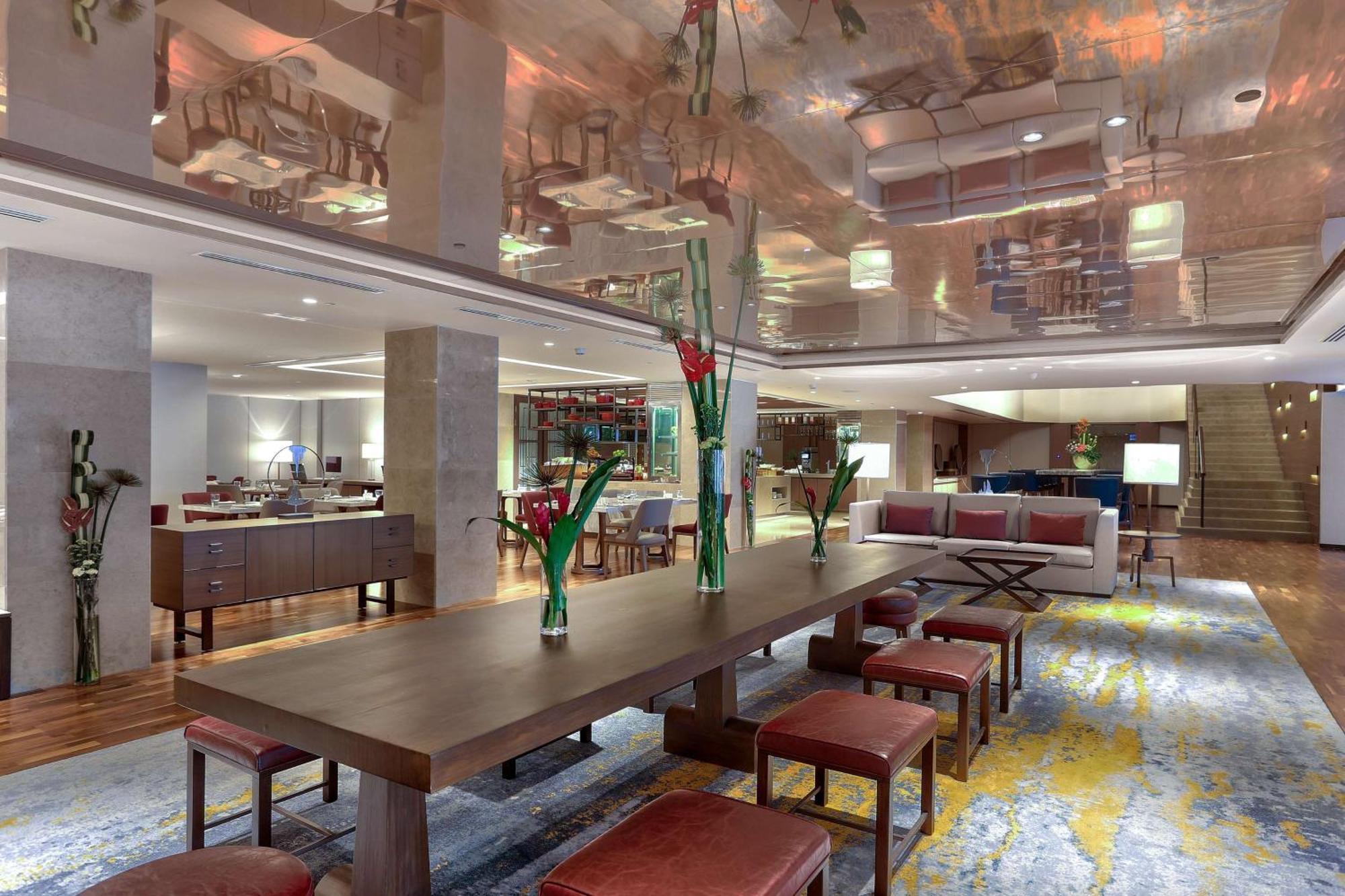 ホテル ヒルトン コタ キナバル コタキナバル エクステリア 写真 The lobby of the hotel